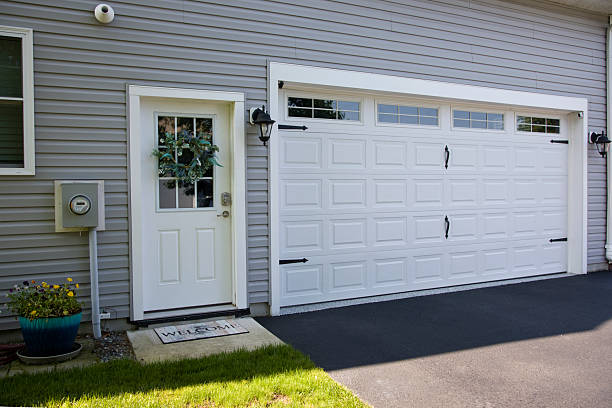 24/7 Emergency Garage Door Panel Replacement experts in Williamsburg, IA